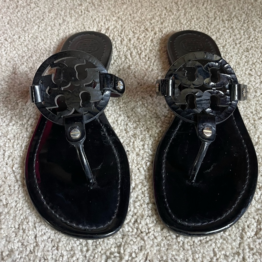 TORY BURCH - MILLER PATENT LEATHER SANDAL BLACK